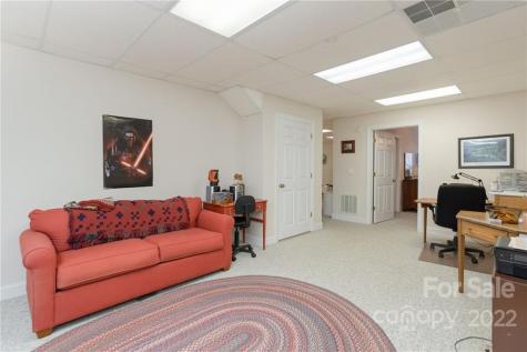 24 Fox Lair Lane Hendersonville NC 28791