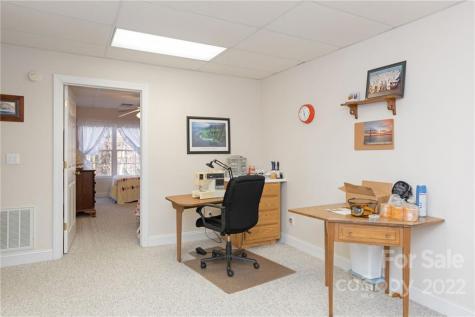 24 Fox Lair Lane Hendersonville NC 28791