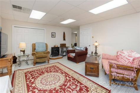 24 Fox Lair Lane Hendersonville NC 28791