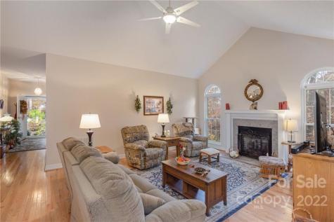 24 Fox Lair Lane Hendersonville NC 28791