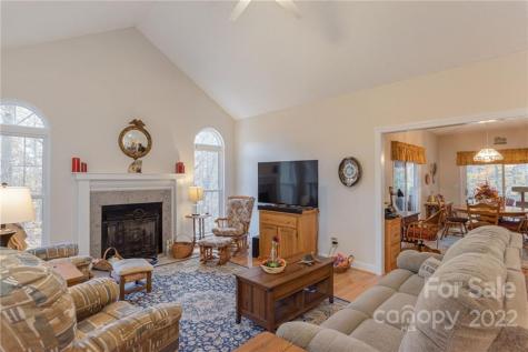 24 Fox Lair Lane Hendersonville NC 28791