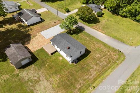 301 Gittens Street Lowell NC 28098