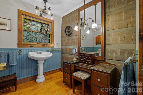 499 E Poplar Drive Hendersonville NC 28792