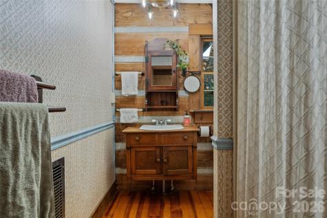 499 E Poplar Drive Hendersonville NC 28792