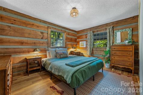 499 E Poplar Drive Hendersonville NC 28792