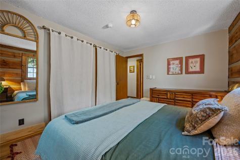 499 E Poplar Drive Hendersonville NC 28792