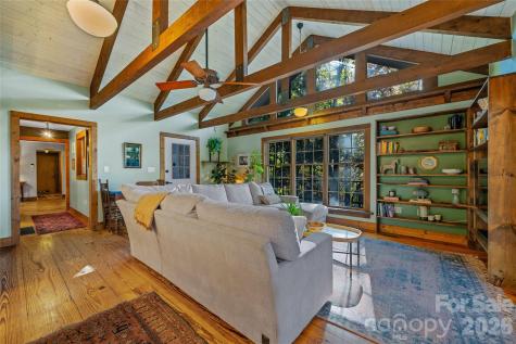 499 E Poplar Drive Hendersonville NC 28792