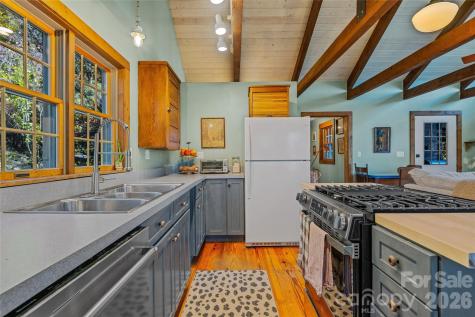 499 E Poplar Drive Hendersonville NC 28792