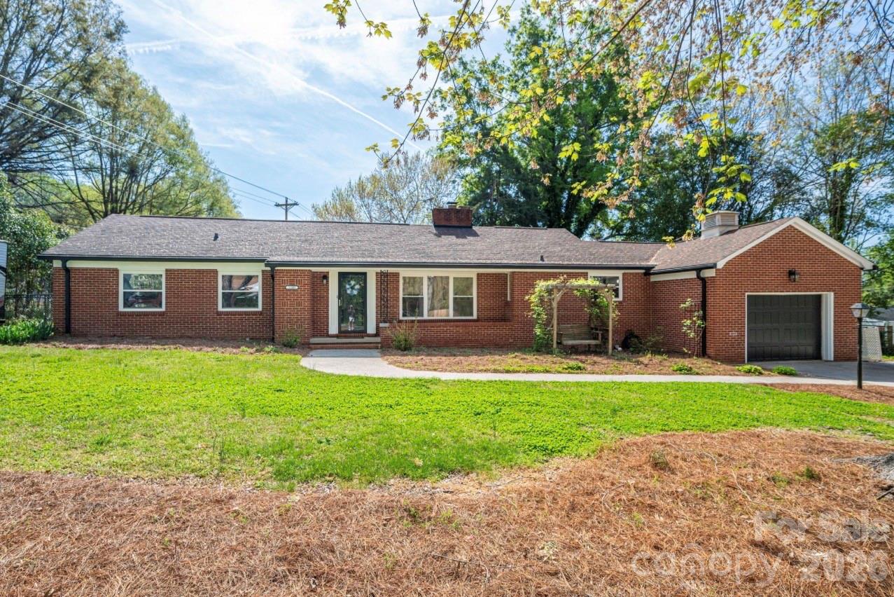 1105 Hillcrest Drive Cherryville NC 28021