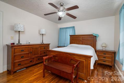 1105 Hillcrest Drive Cherryville NC 28021