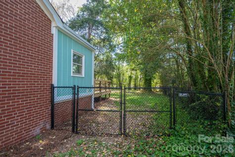 1105 Hillcrest Drive Cherryville NC 28021