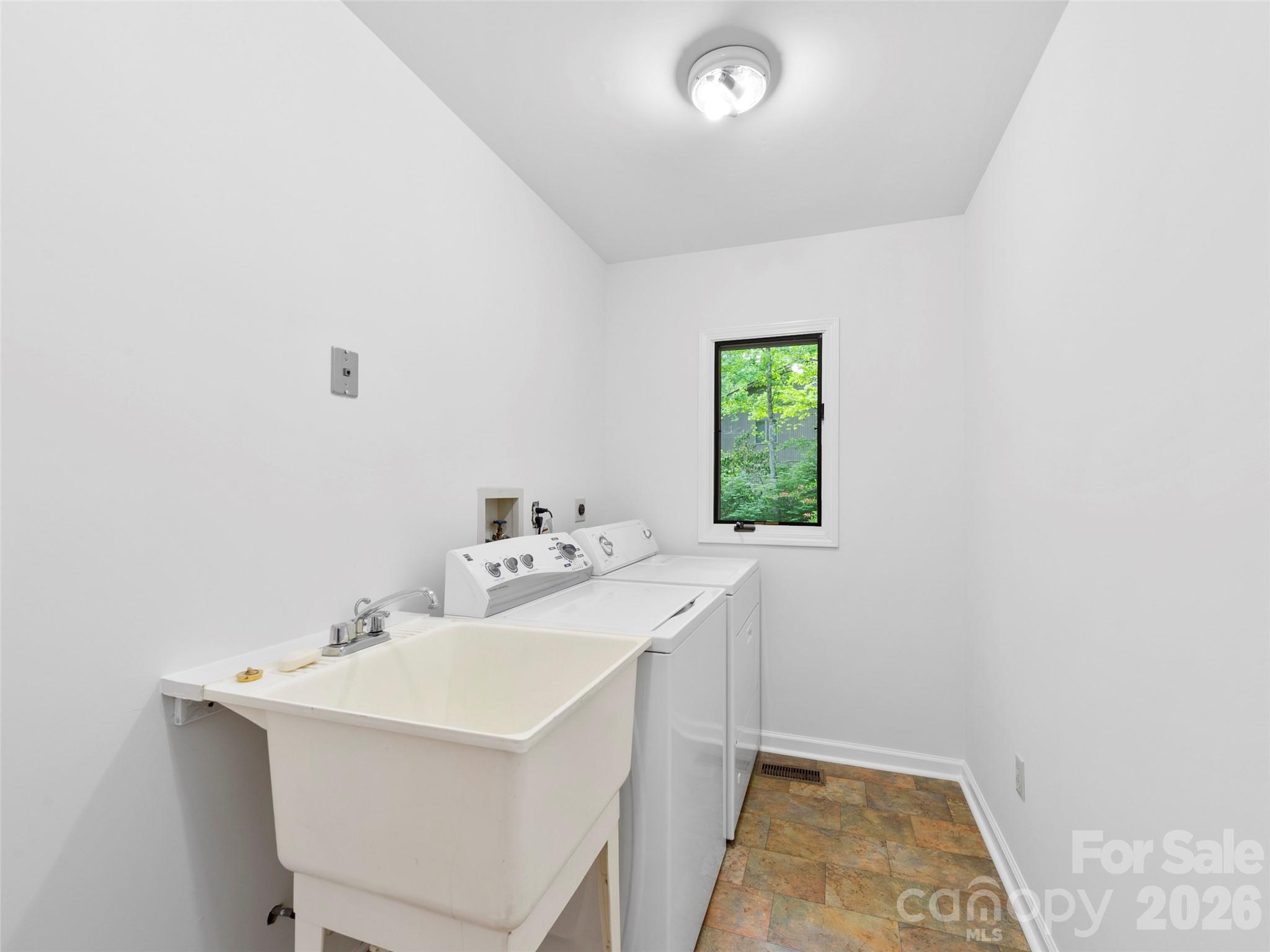 22 Delacy Drive Hendersonville NC 28739