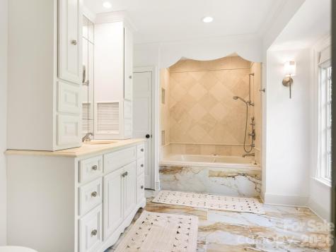 2738 Beverwyck Road Charlotte NC 28211
