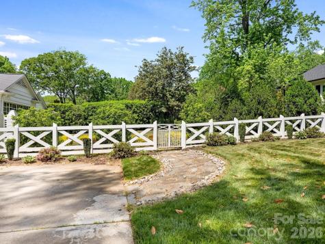 2738 Beverwyck Road Charlotte NC 28211