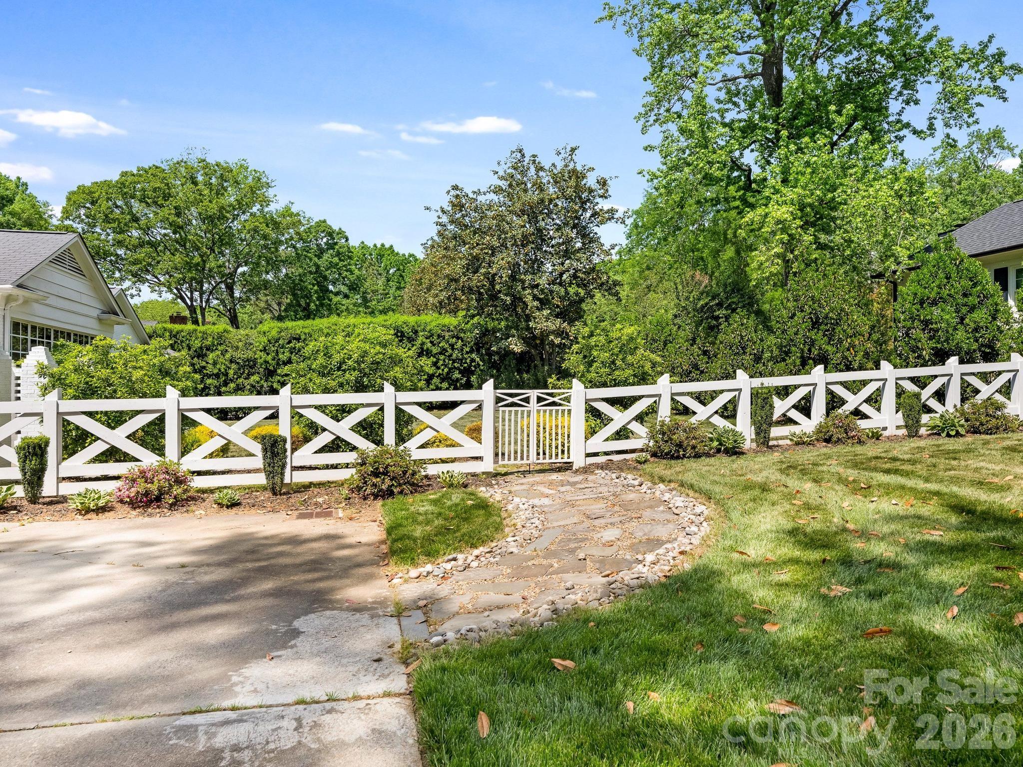 2738 Beverwyck Road Charlotte NC 28211