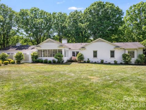 2738 Beverwyck Road Charlotte NC 28211