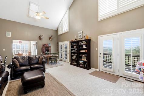 1489 Round Mountain Road Brevard NC 28712