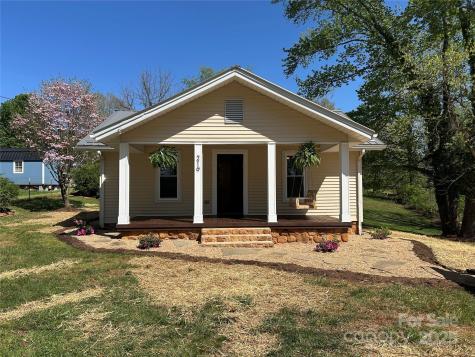 219 W Highland Avenue Elkin NC 28621