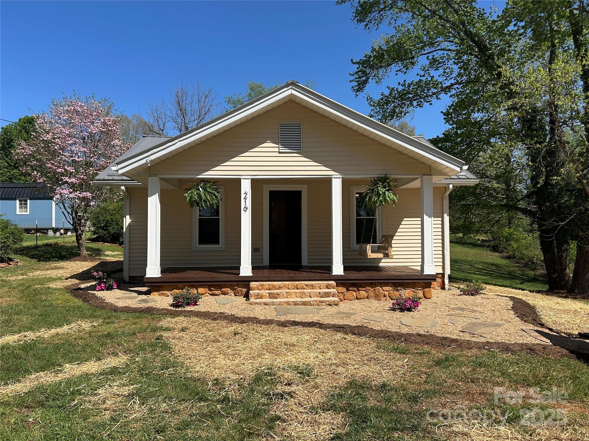 219 W Highland Avenue Elkin NC 28621