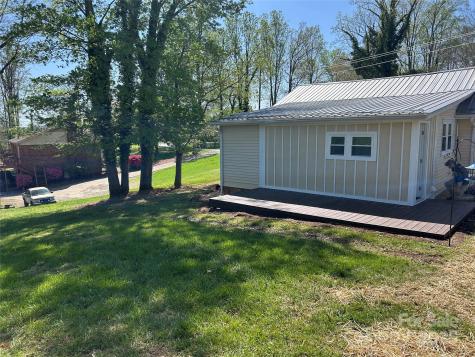 219 W Highland Avenue Elkin NC 28621