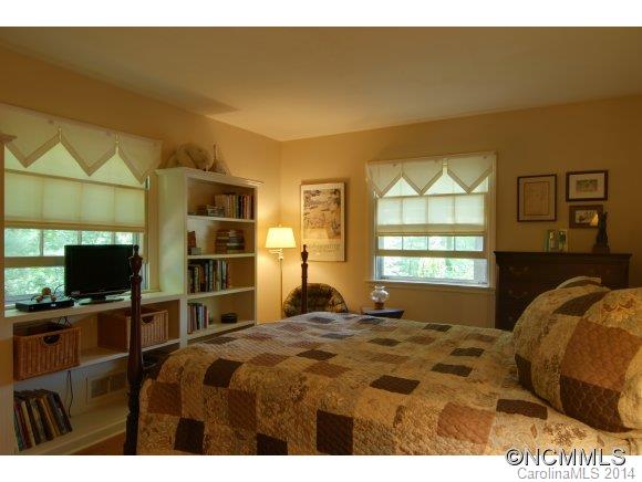 30 Griffing Circle Asheville NC 28804
