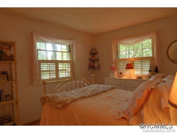 30 Griffing Circle Asheville NC 28804