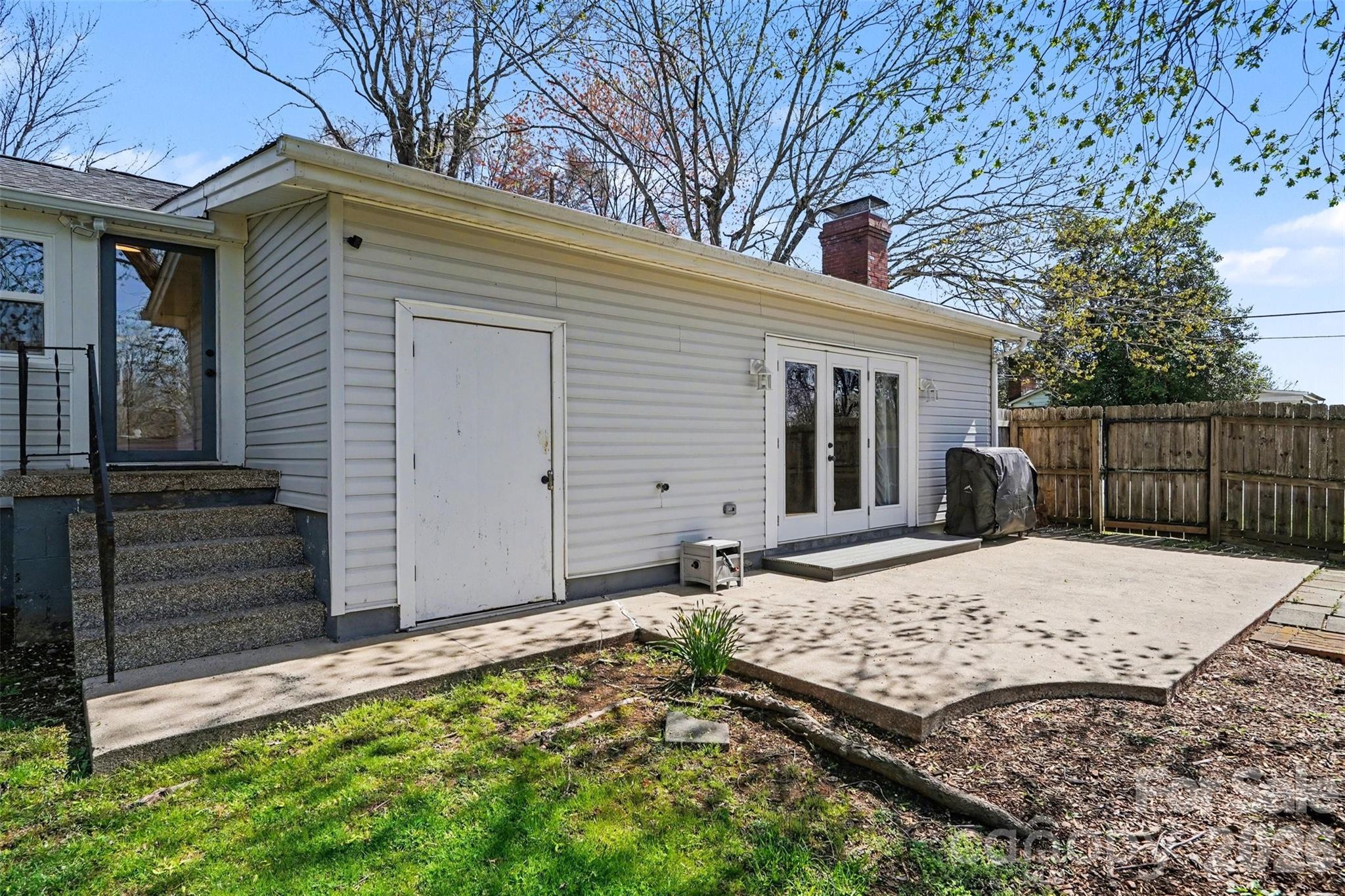 2407 4th Street NE Hickory NC 28601