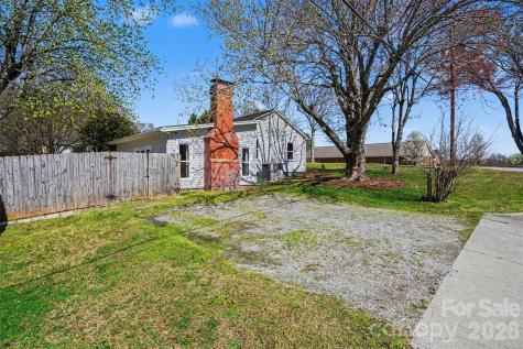 2407 4th Street NE Hickory NC 28601