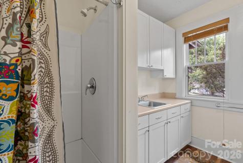 5 W Avon Parkway Asheville NC 28804