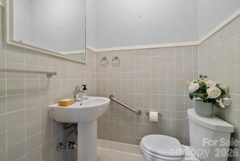 5 W Avon Parkway Asheville NC 28804