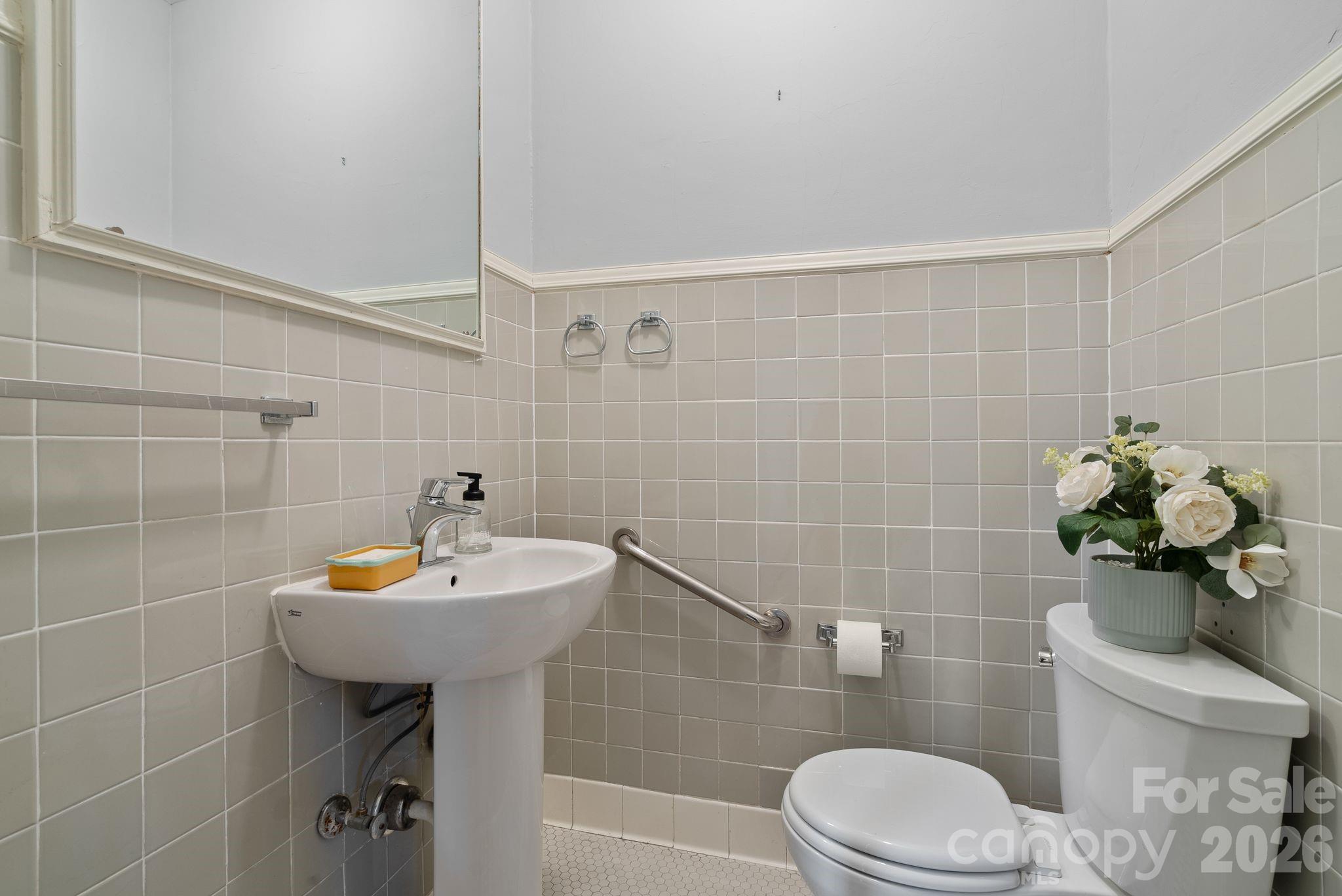 5 W Avon Parkway Asheville NC 28804