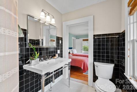 5 W Avon Parkway Asheville NC 28804