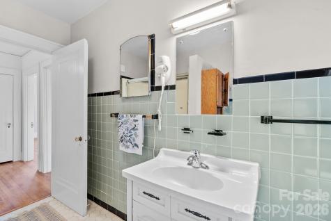 5 W Avon Parkway Asheville NC 28804