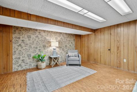 5 W Avon Parkway Asheville NC 28804