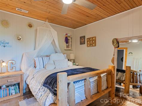 1073 Lentini Drive Waynesville NC 28785