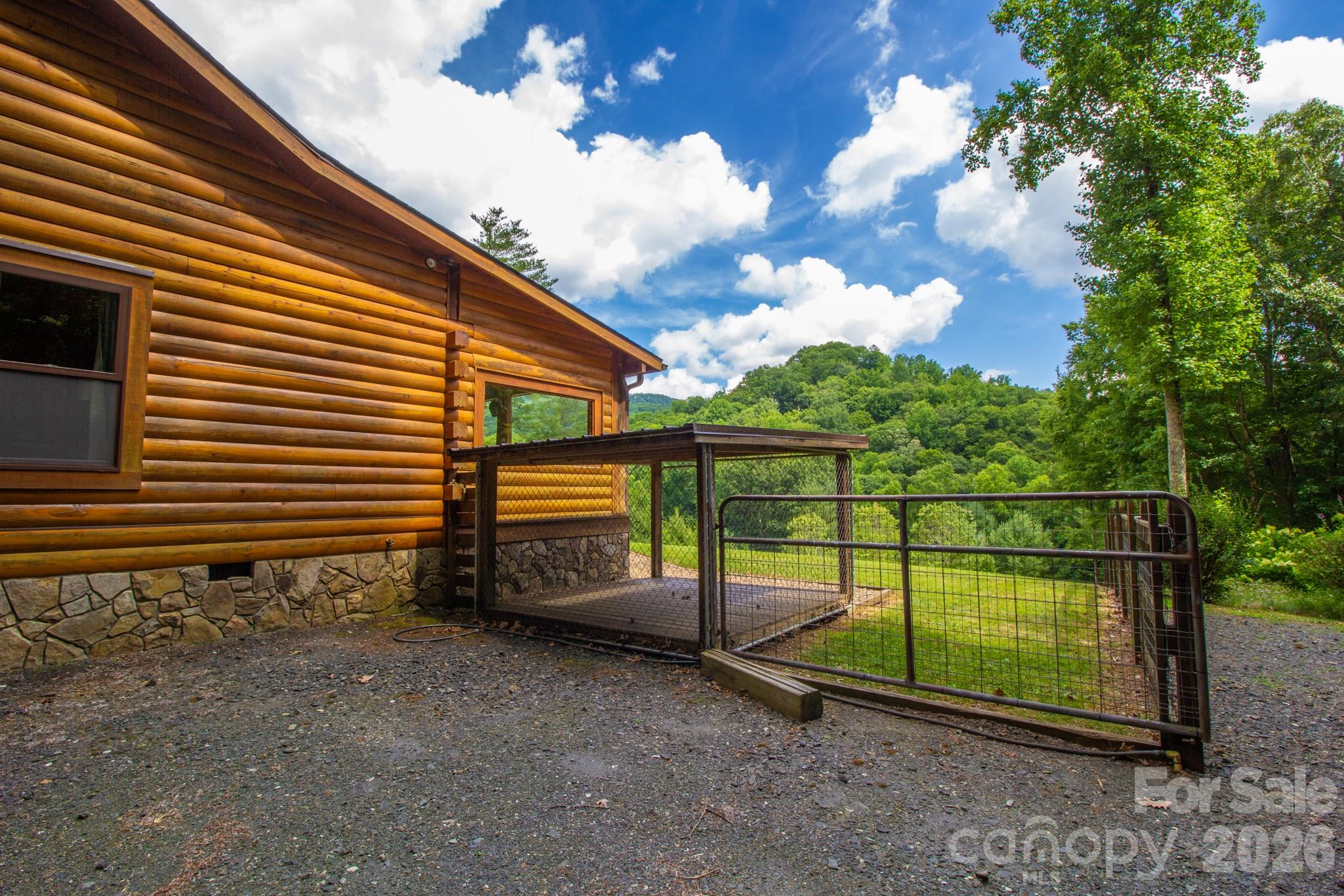 2811 Poplar Creek Road Green Mountain NC 28740