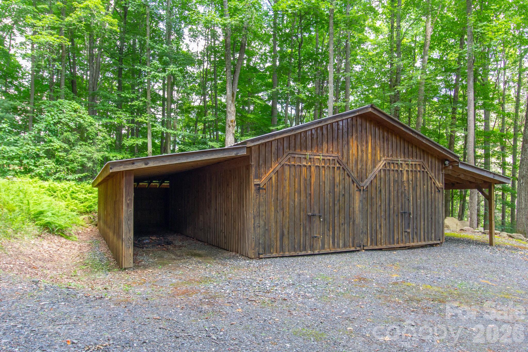 2811 Poplar Creek Road Green Mountain NC 28740