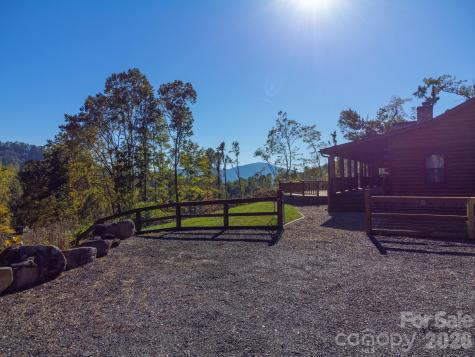 2811 Poplar Creek Road Green Mountain NC 28740