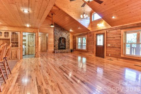 2811 Poplar Creek Road Green Mountain NC 28740