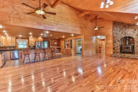 2811 Poplar Creek Road Green Mountain NC 28740