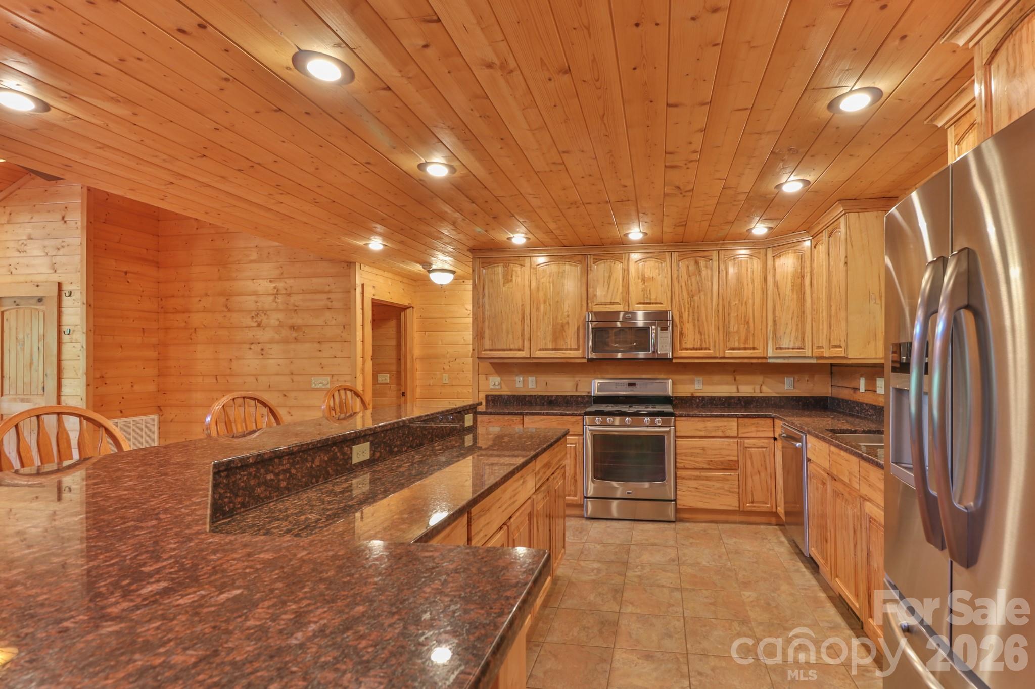 2811 Poplar Creek Road Green Mountain NC 28740