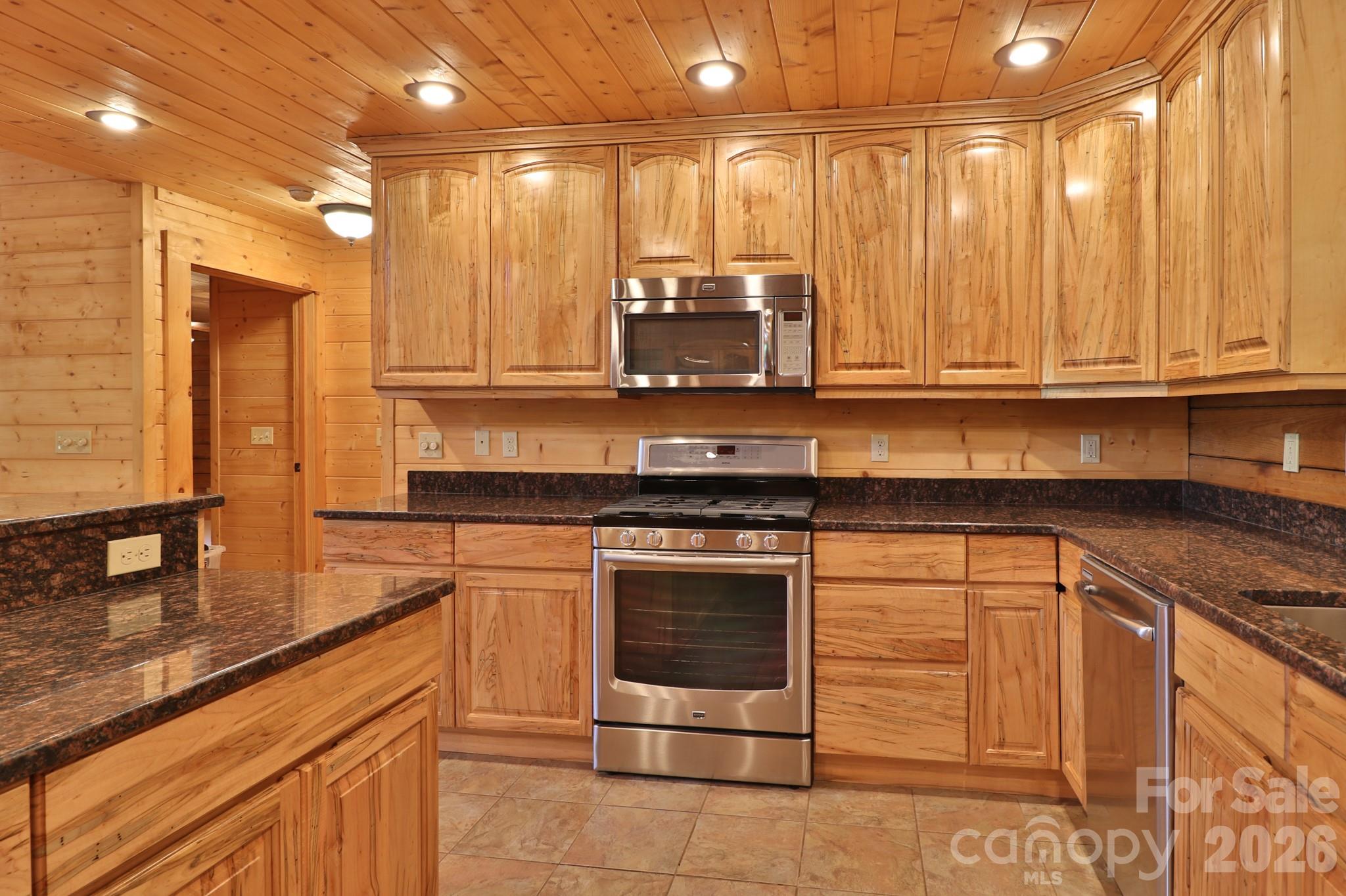 2811 Poplar Creek Road Green Mountain NC 28740