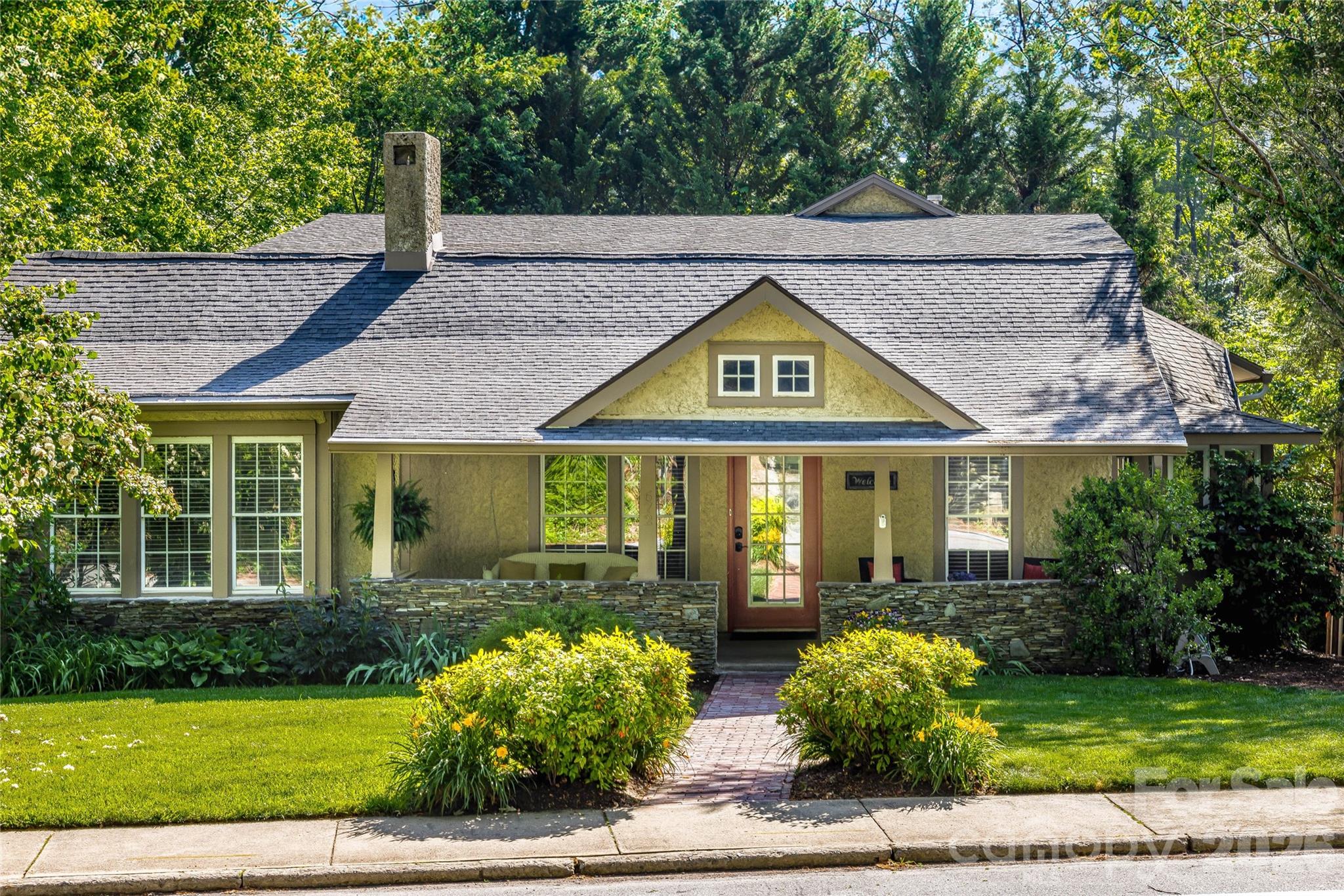 672 Blythe Street Hendersonville NC 28739