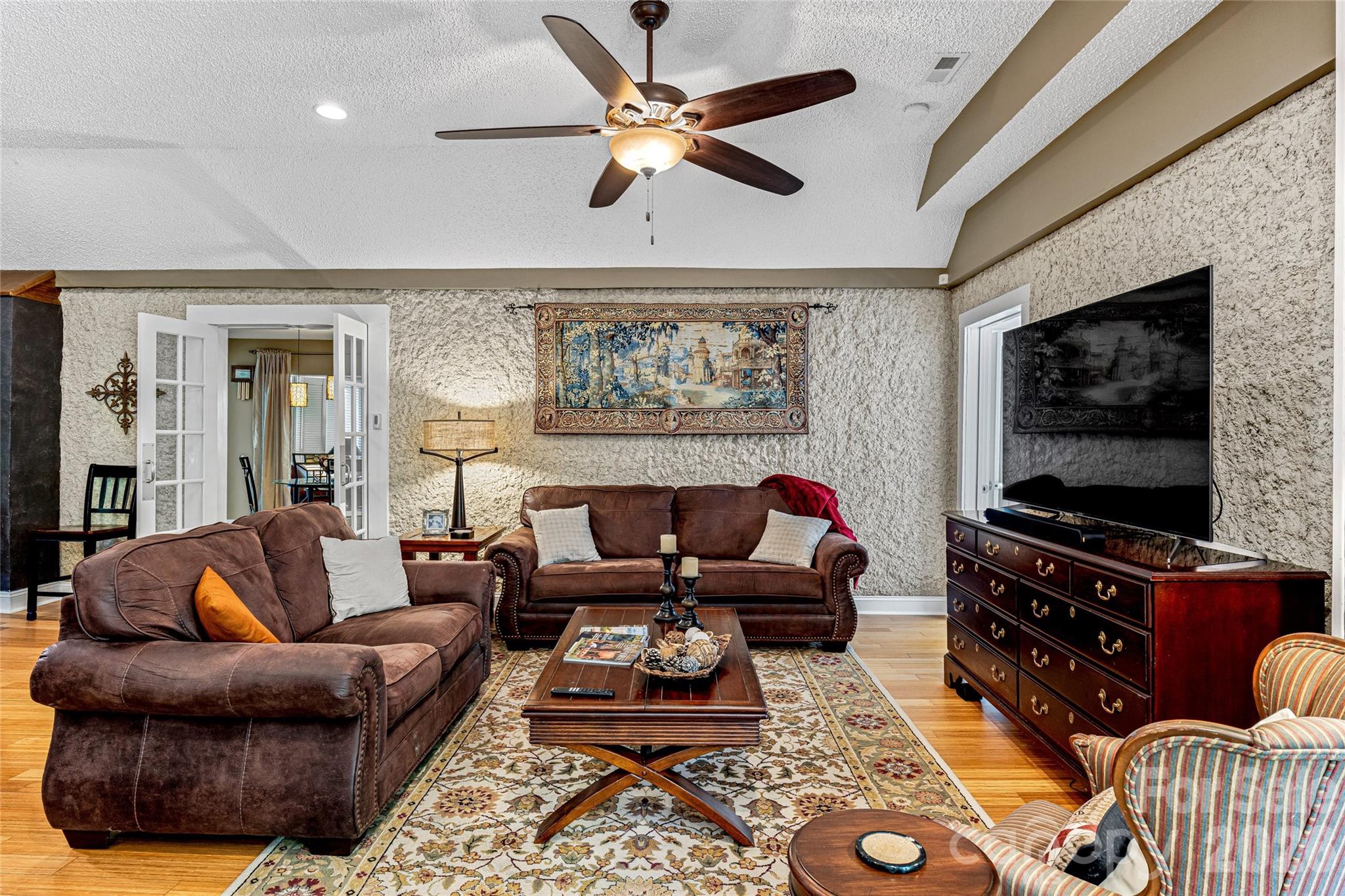 672 Blythe Street Hendersonville NC 28739