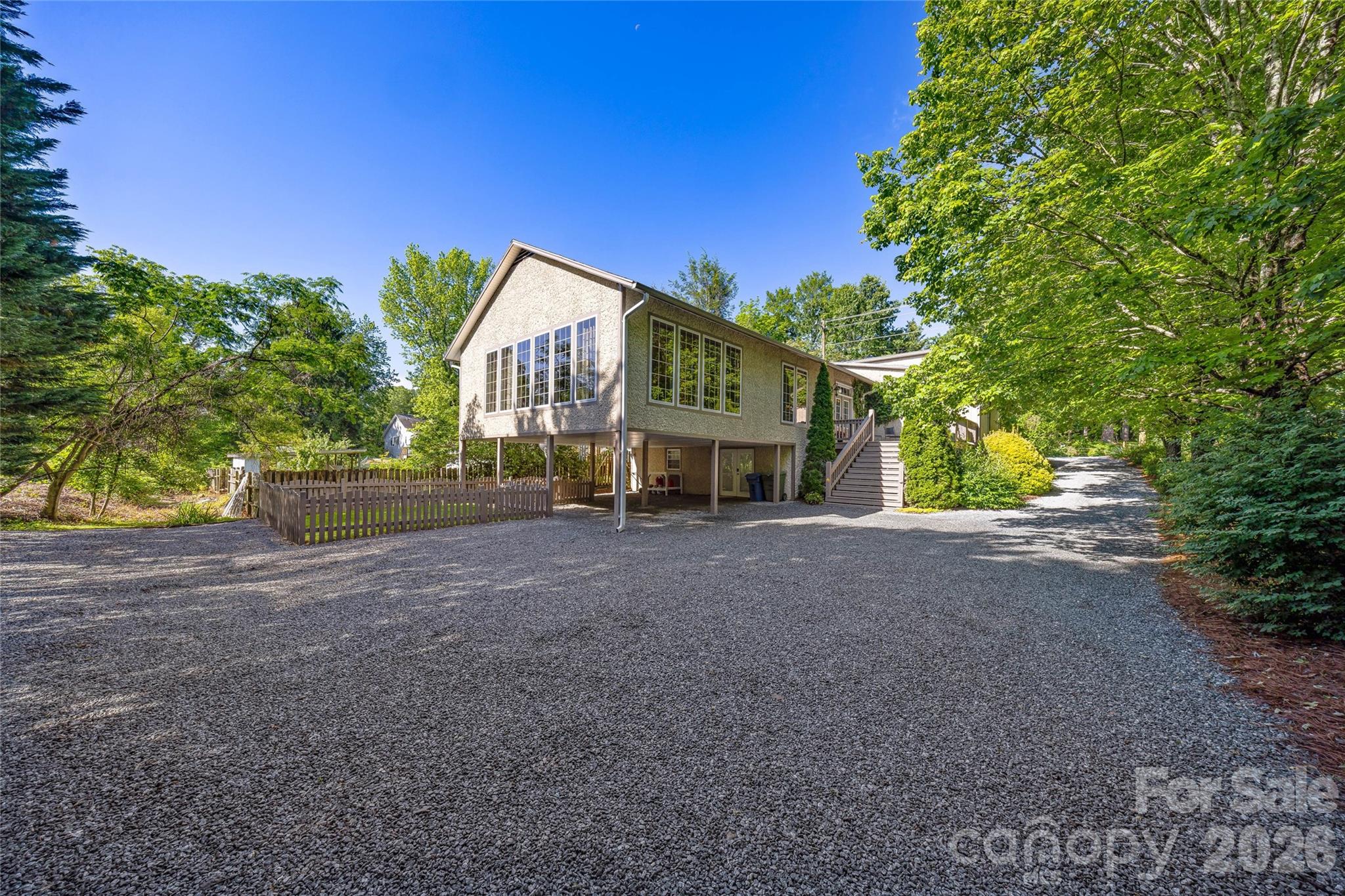 672 Blythe Street Hendersonville NC 28739