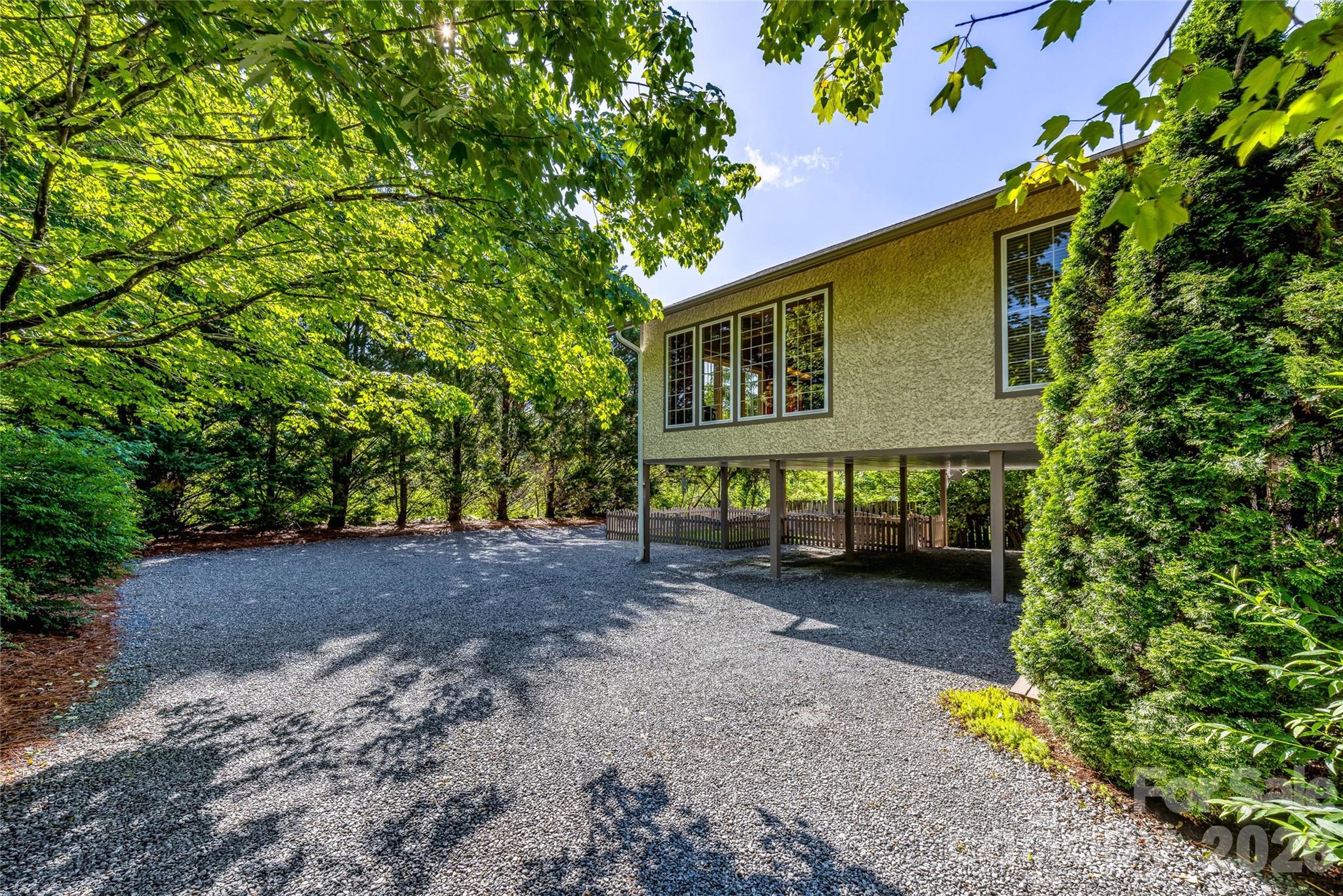 672 Blythe Street Hendersonville NC 28739