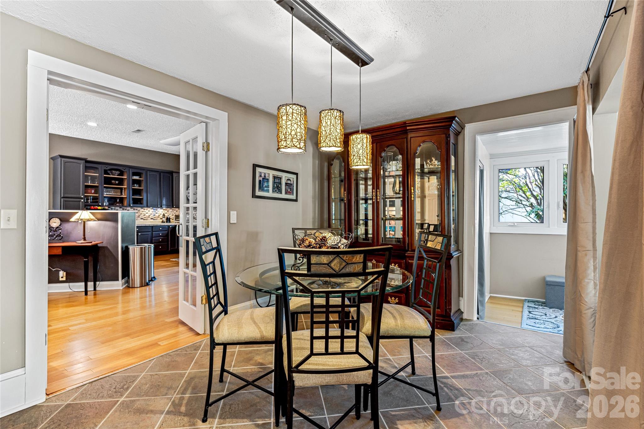 672 Blythe Street Hendersonville NC 28739