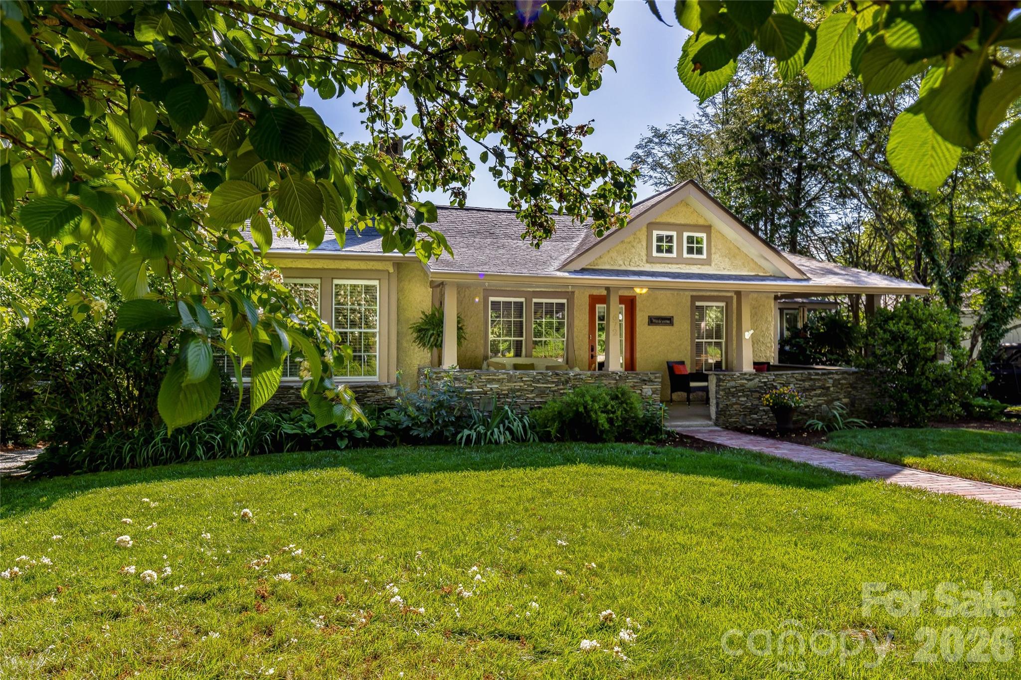 672 Blythe Street Hendersonville NC 28739