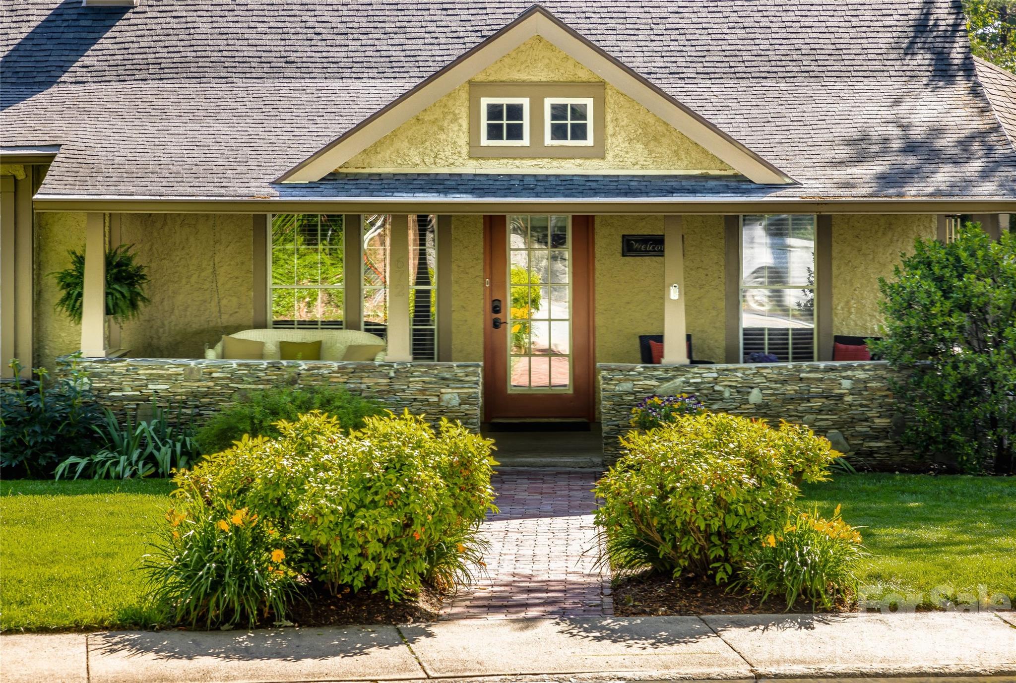 672 Blythe Street Hendersonville NC 28739