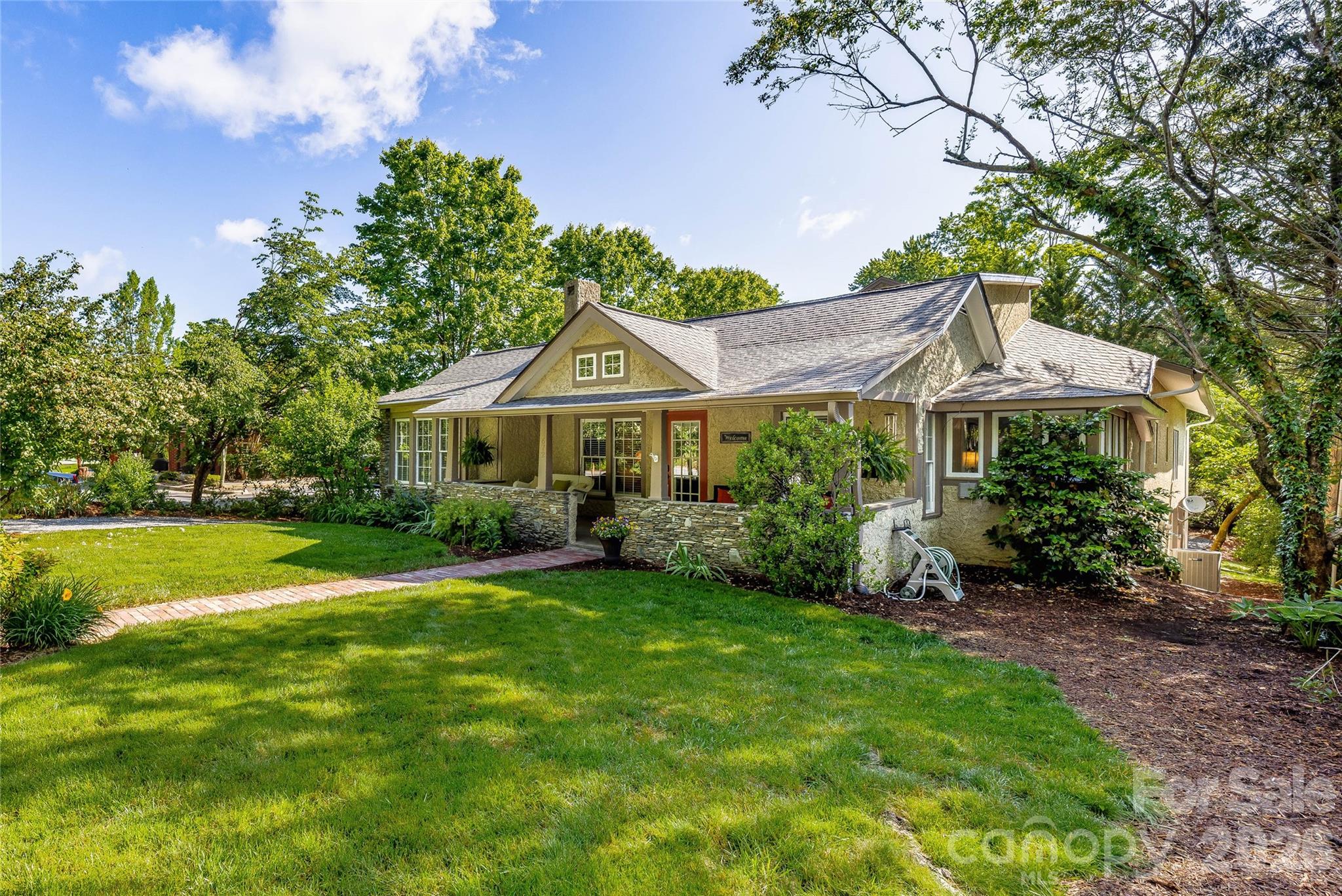 672 Blythe Street Hendersonville NC 28739